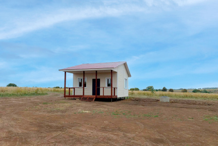 Продаётся небольшой  уютный дом.