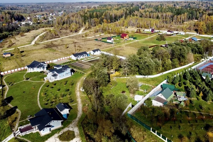 На берегу реки Нары продается земельный участок 7.41 соток.