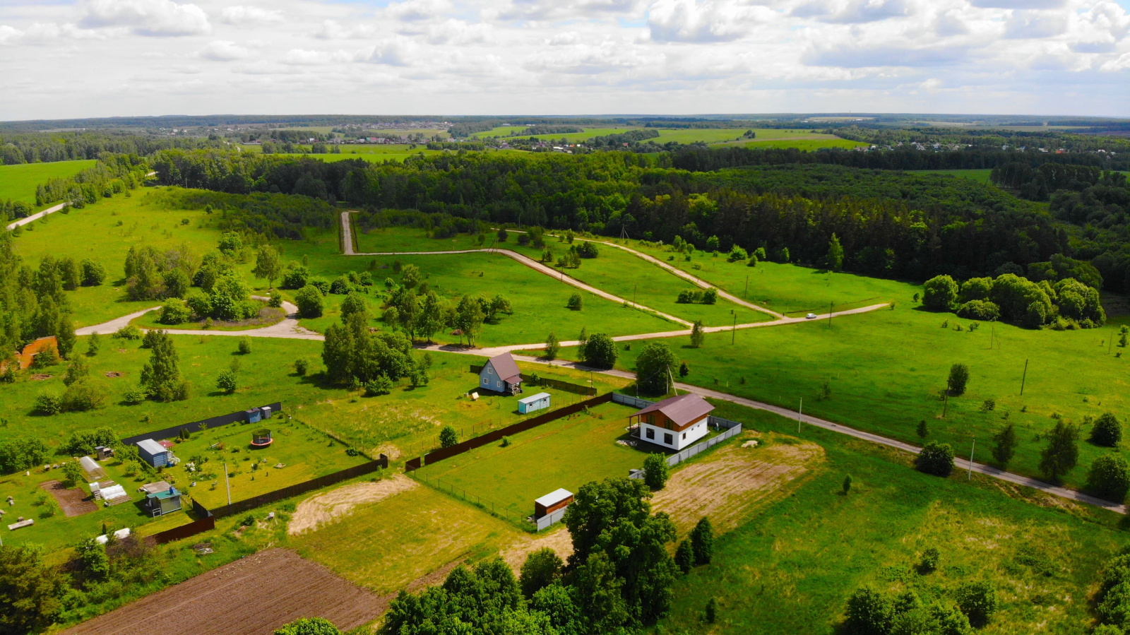 Участок 10 соток с граничащим многолетним сосновым лесом!