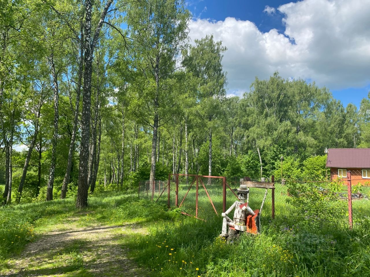 Участок в обжитом поселке