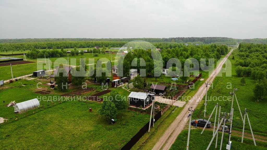 Электрические столбы в деревне Конюшино